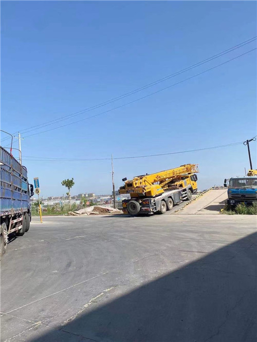 保定市25吨吊车的租赁价格大概是多少？