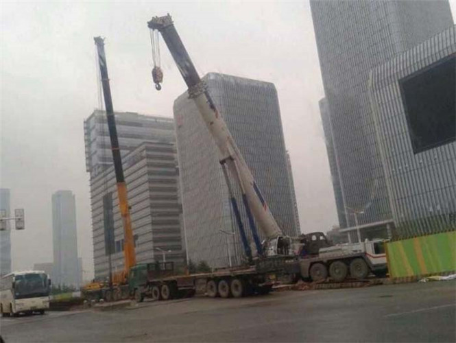 保定市“自动找平”—— 吊车的 “平地神器” 技术