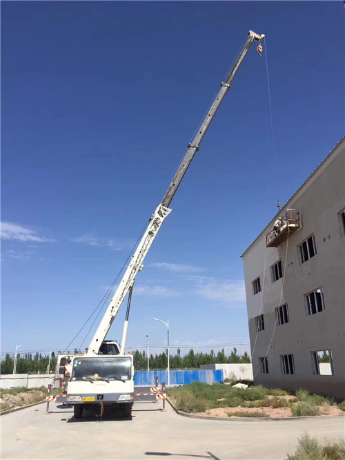 保定市“轻装强干”—— 吊车的 “轻量化臂架” 技术